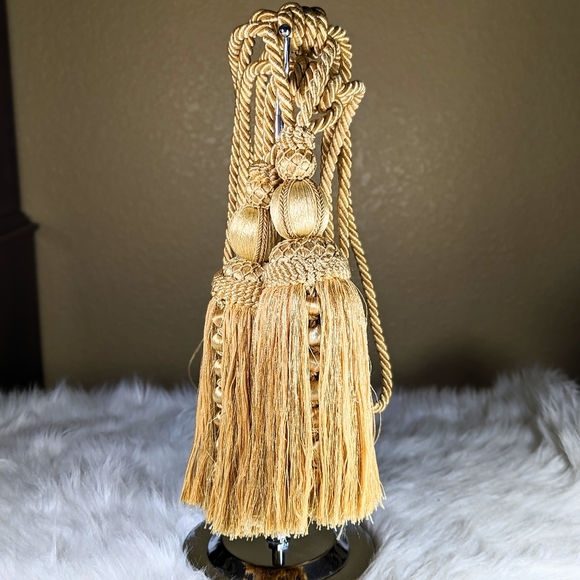 Vintage Large Gold Drapery Tassels Pullbacks Set Of 2 EUC Traditional - Picture 4 of 5